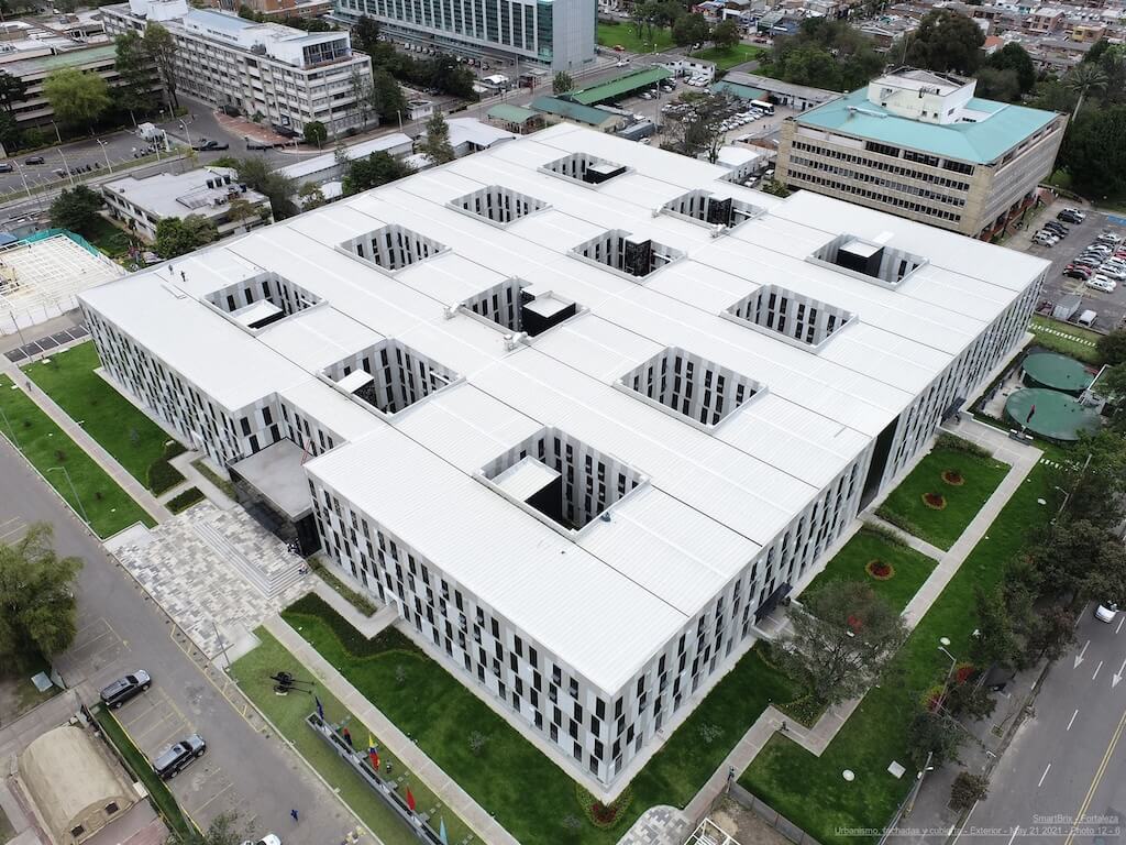 Sede del Ministerio de Defensa Nacional, vista aérea — Colombia.